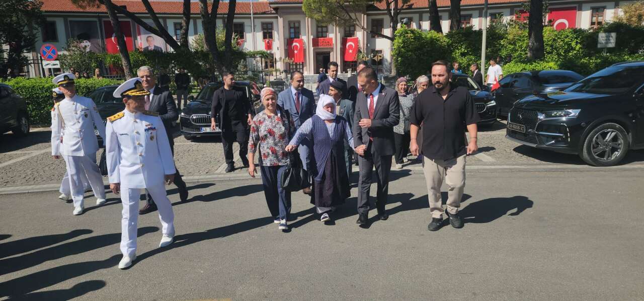 Evladını Vatan İçin Şehit Vermişti… Vali Akbıyık’tan Şehit Annesine Anlamlı Vefa 3
